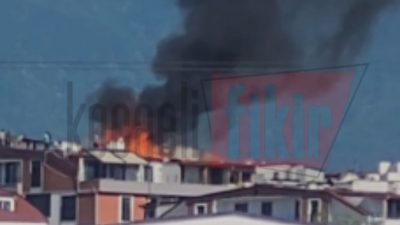 Kocaeli’nin Başiskele ilçesinde bir evin çatı kısmında çıkan yangın kısa