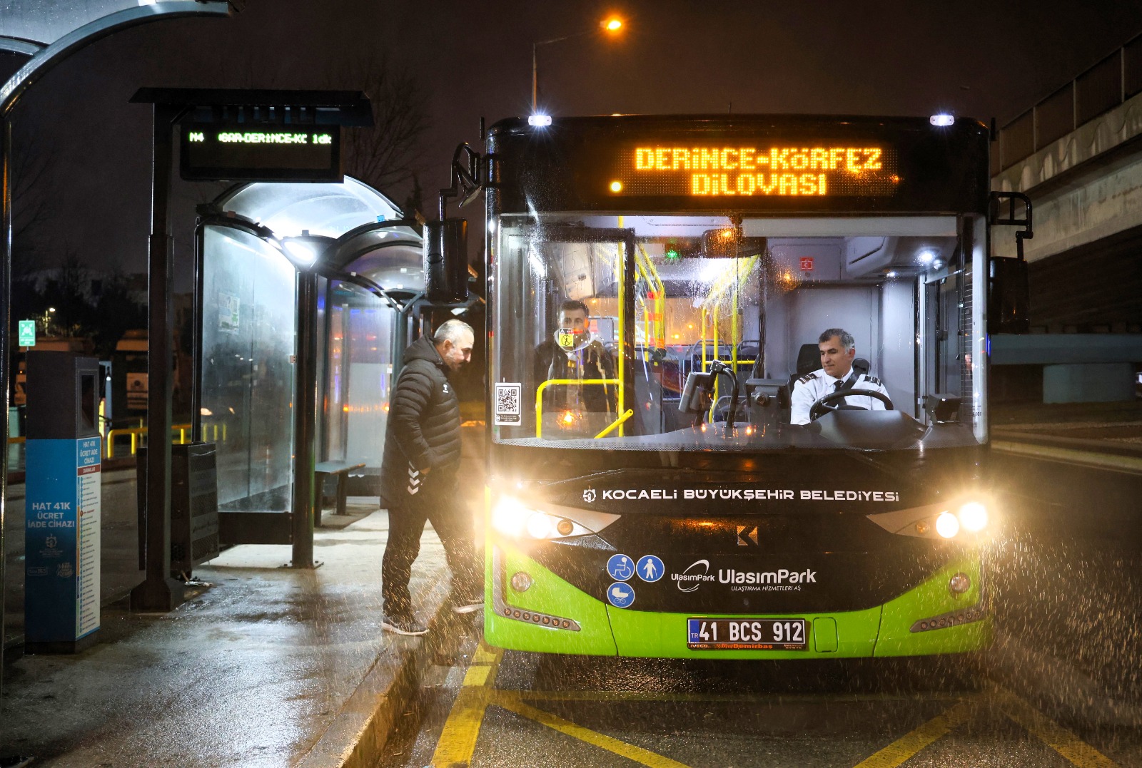 Kocaeli Büyükşehir Belediyesi, ulaşım alanında hayata geçirdiği büyük ölçekli projelerin
