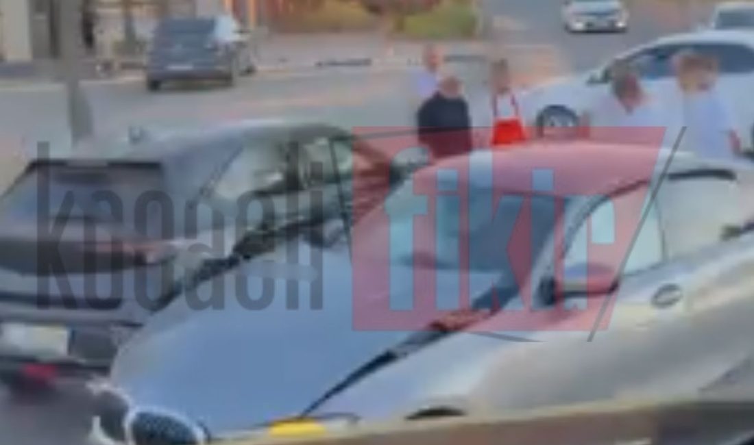 Kartepe Ataevler Mahallesi Sapanca Yolu Caddesi’nde meydana gelen kazada iki