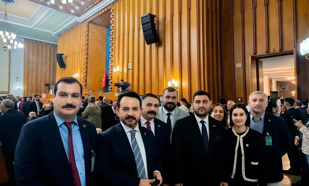 CHP’de kurultay sürecine ilişkin tartışmalar sürerken, Genel Başkan Özgür Özel’in