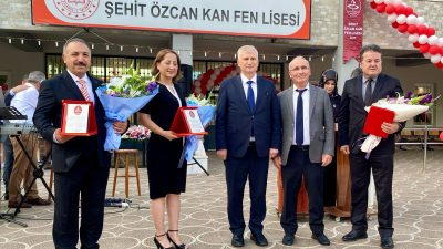 Şehit Özcan Kan Fen Lisesi'nde düzenlenen mezuniyet töreninde 135 öğrenci