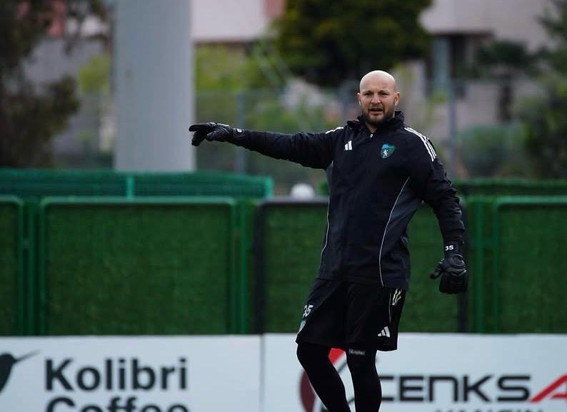 Kocaelispor kaptanına veda etti