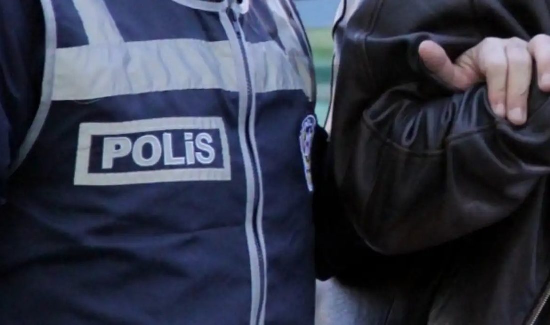 Kocaeli’de sabah saatlerinde düzenlenen geniş çaplı operasyonda rüşvet ve tefecilik