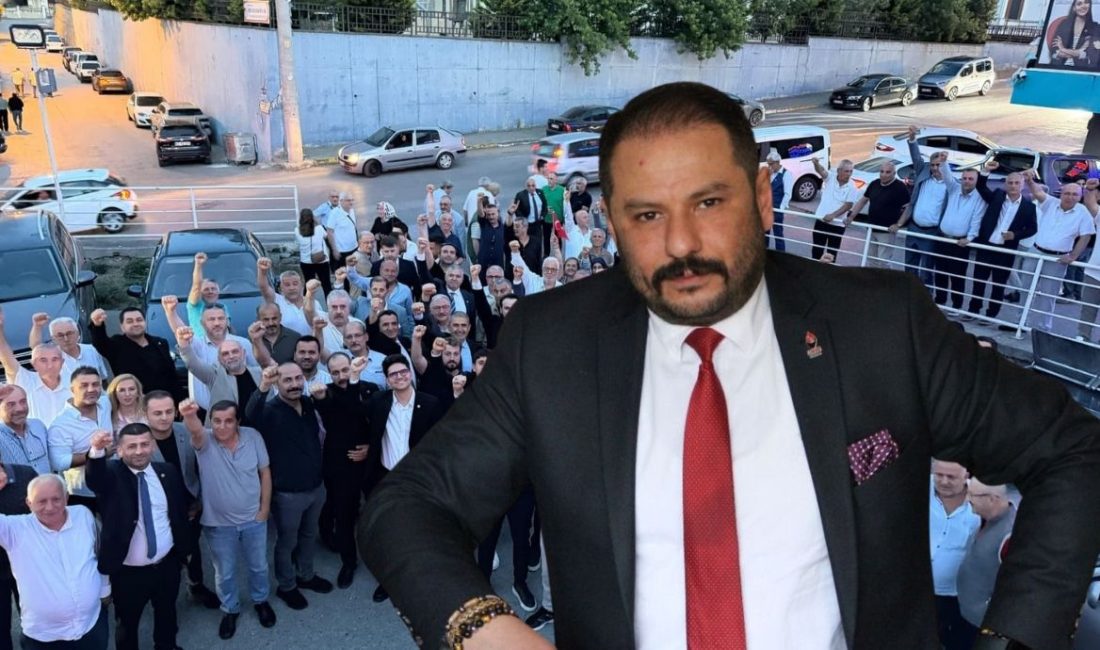 Zafer Partisi İzmit ve Derince ilçe başkanlarının teşkilat üyeleriyle birlikte
