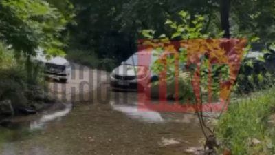 Kocaeli'nin Derince ilçesinde bulunan Çınarlıdere Mesire Alanı'nda bir sürücünün aracını