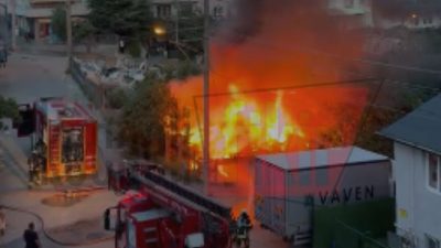 Kocaeli'nin Derince ilçesinde akşam saatlerinde meydana gelen ev yangını mahallede