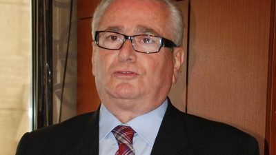 CHP'nin eski milletvekillerinden ve İzmit Belediye Başkanlığı görevini geçmişte yürüten